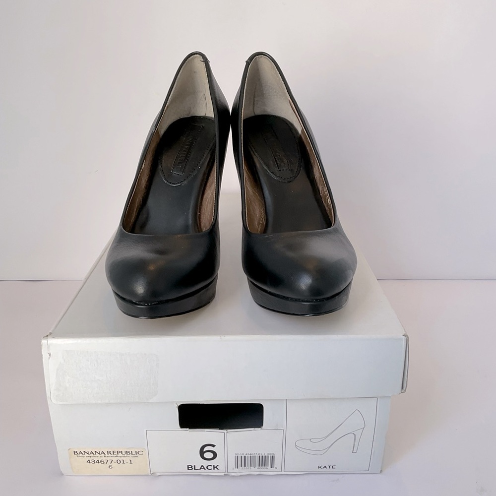 Women’s Banana Republic pumps